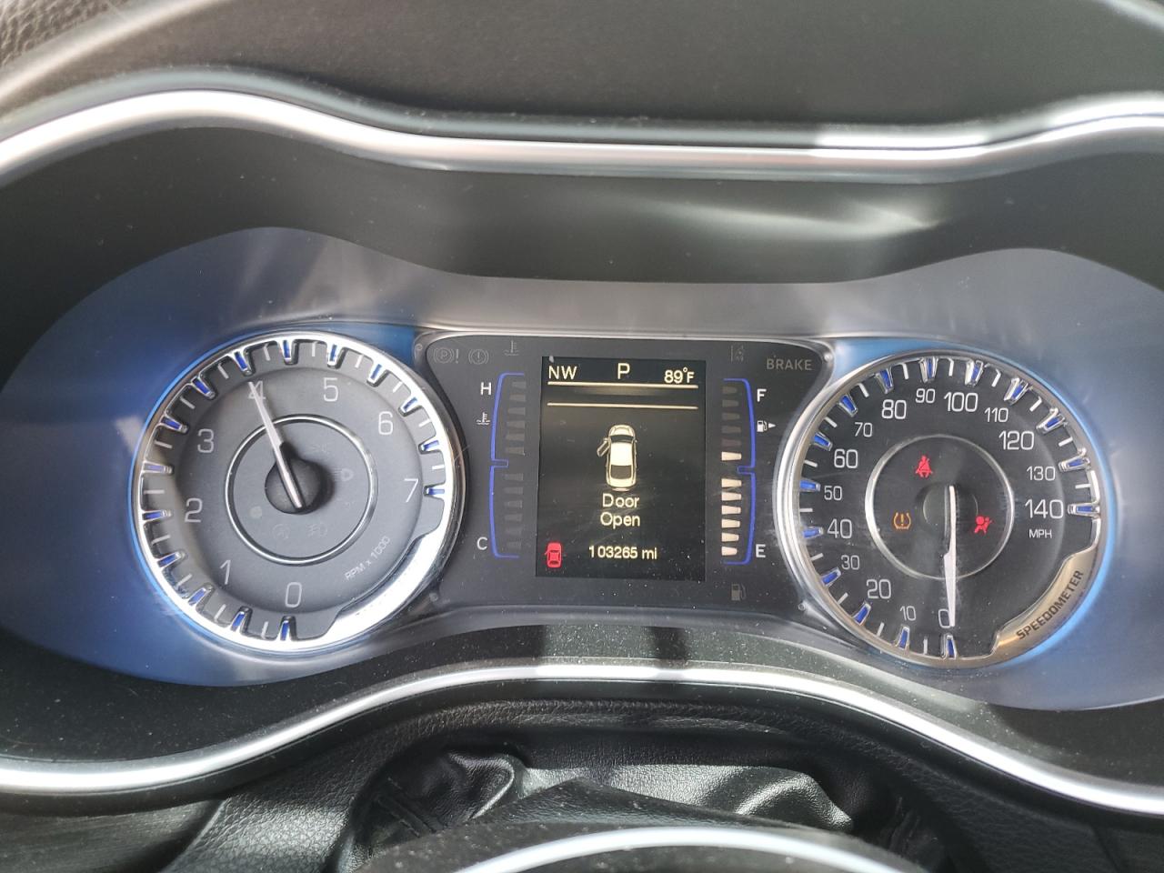 2015 Chrysler 200 VIN 1C3CCCAB2FN732765 Copart auction photo, front end / minor dent/scratches damage thumbnail 9