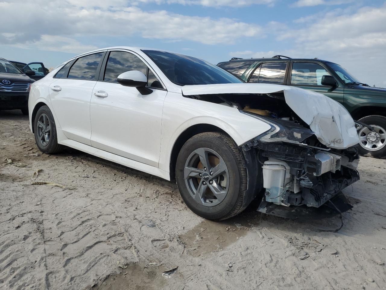 2022 KIA K5 VIN 5XXG14J20NG100852 Copart auction photo, front end / minor dent/scratches damage thumbnail 4