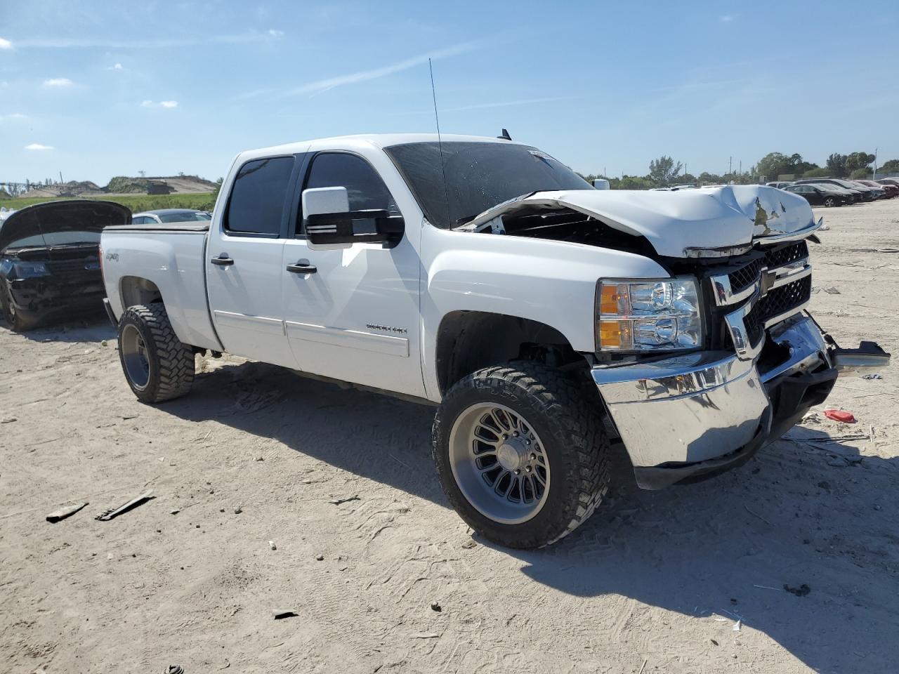 2014 Chevrolet Silverado VIN 1GC1KXE87EF172455 Copart auction photo, front end / minor dent/scratches damage thumbnail 4