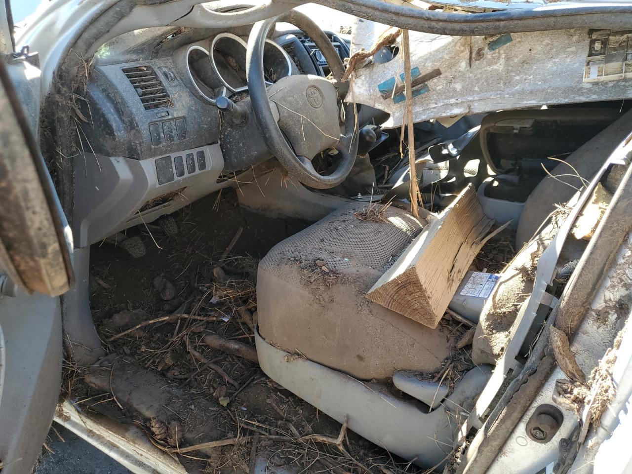 2005 Toyota Tacoma VIN 5TETX62N85Z021366 Copart auction photo, water/flood / all over damage thumbnail 8