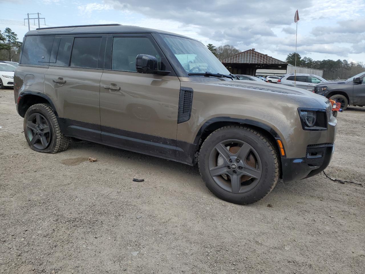 2024 Land Rover Defender VIN SALE27EU4R2268659 Copart auction photo, front end / side damage thumbnail 4