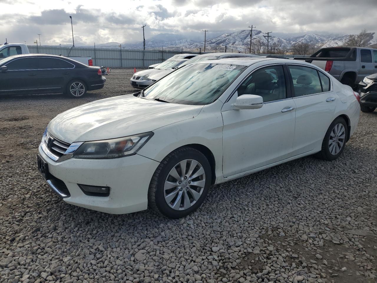 2015 Honda Accord VIN 1HGCR2F84FA066180