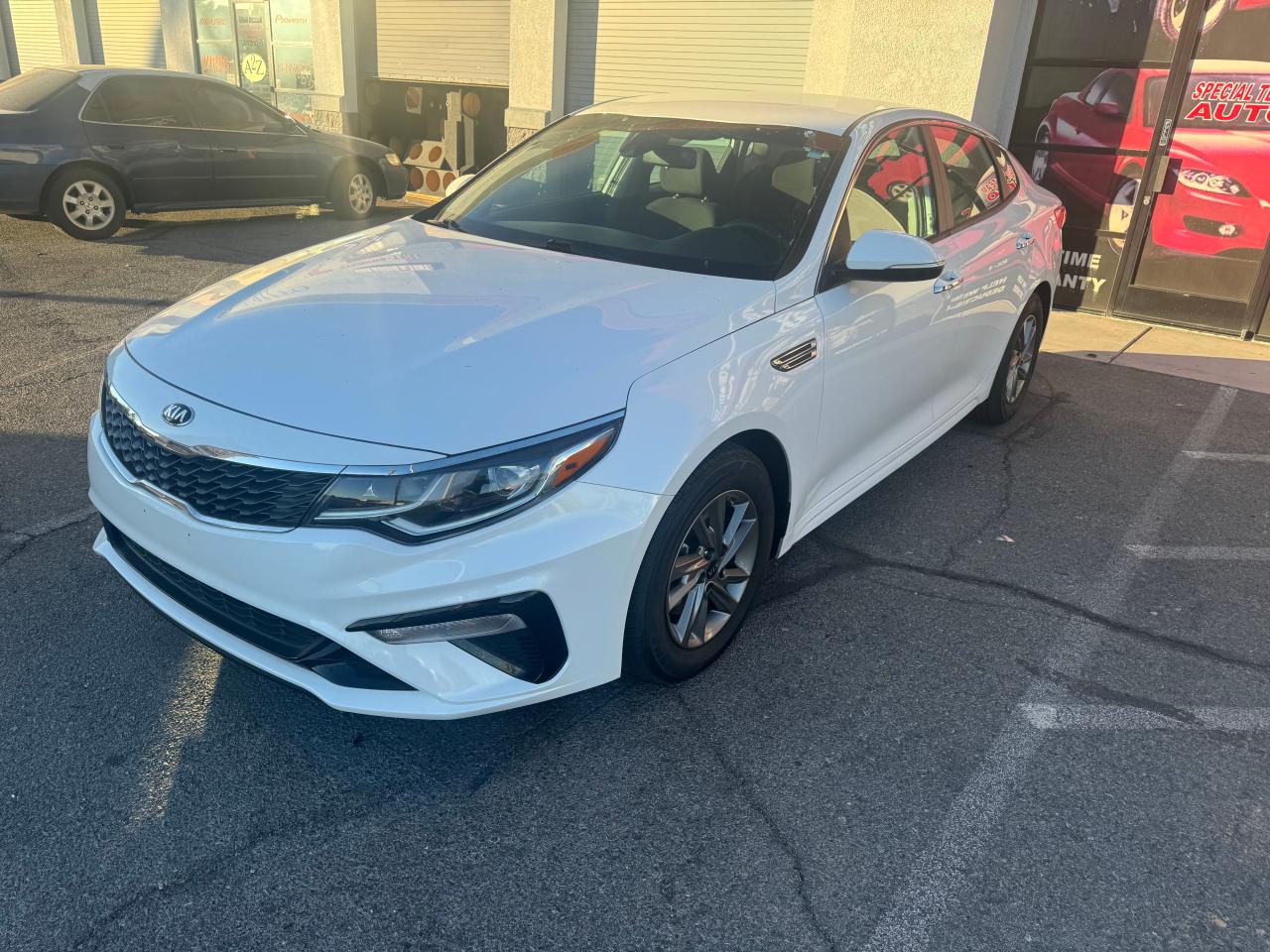 2020 KIA Optima VIN 5XXGT4L30LG382892 Copart auction photo, minor dent/scratches / normal wear damage thumbnail 2
