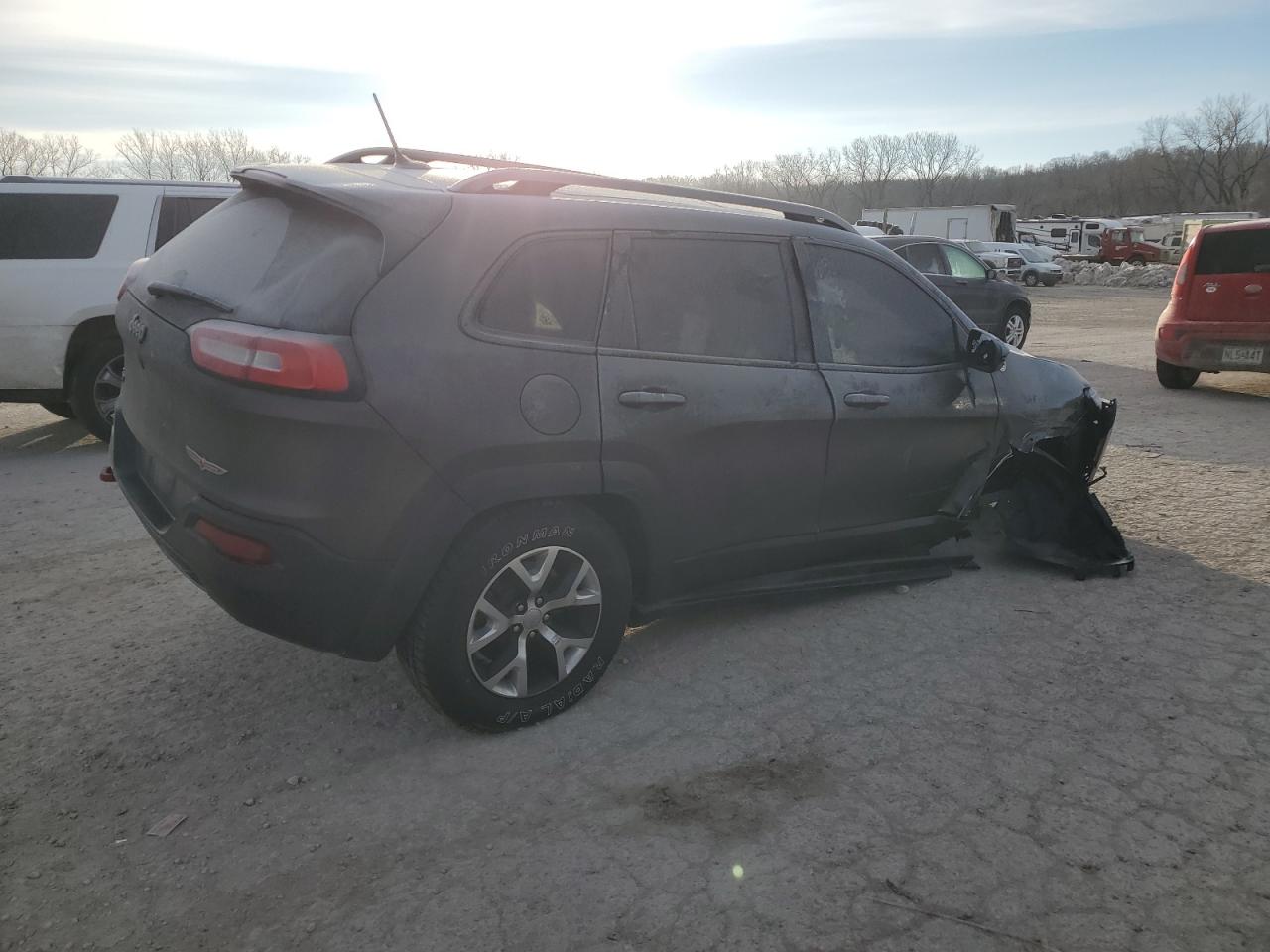 2015 Jeep Cherokee VIN 1C4PJMBSXFW623939 Copart auction photo, front end / undercarriage damage thumbnail 3