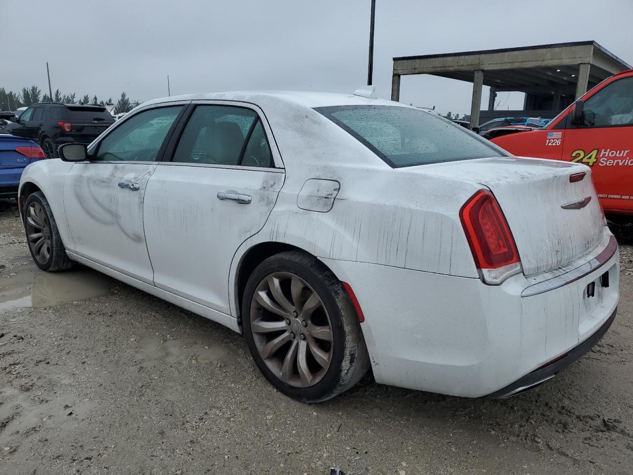2018 Chrysler 300 VIN 2C3CCAEG7JH142721 Copart auction photo, vandalism / minor dent/scratches damage thumbnail 2