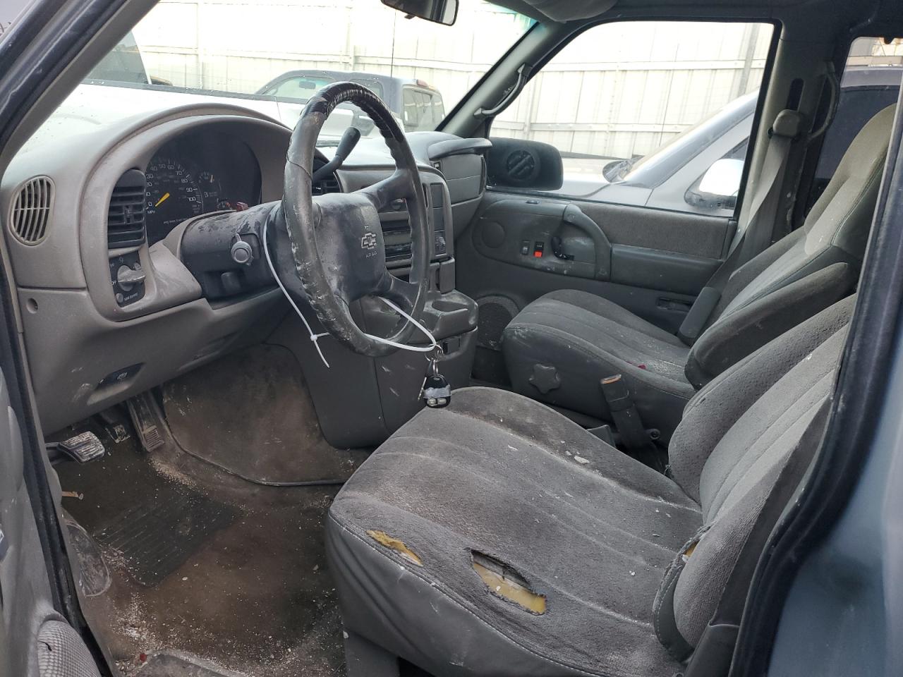 1999 Chevrolet Astro VIN 1GNDM19W6XB196745 Copart auction photo, front end / side damage thumbnail 7