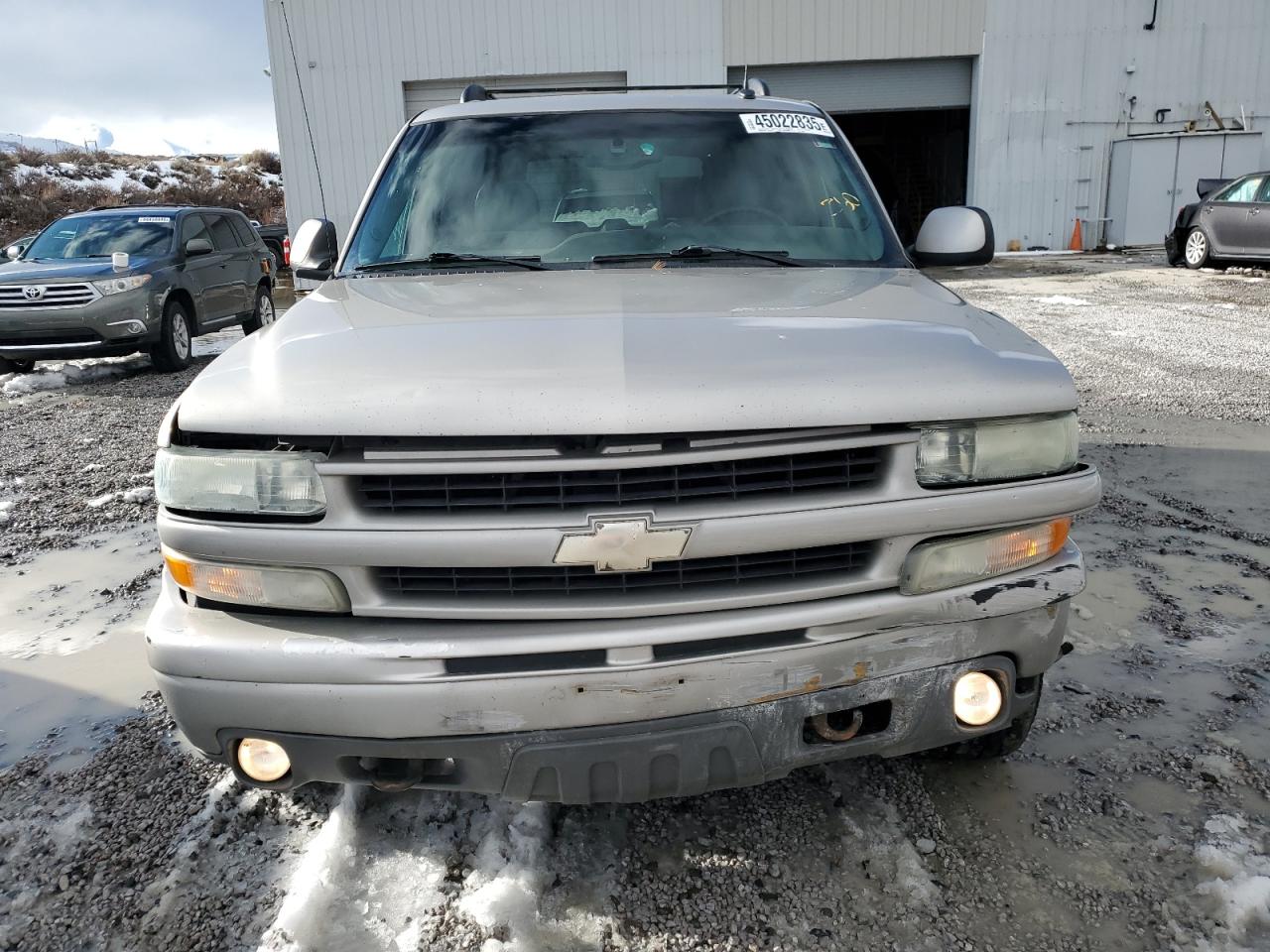 2004 Chevrolet Tahoe VIN 1GNEK13T44R138418 Copart auction photo, front end damage thumbnail 5