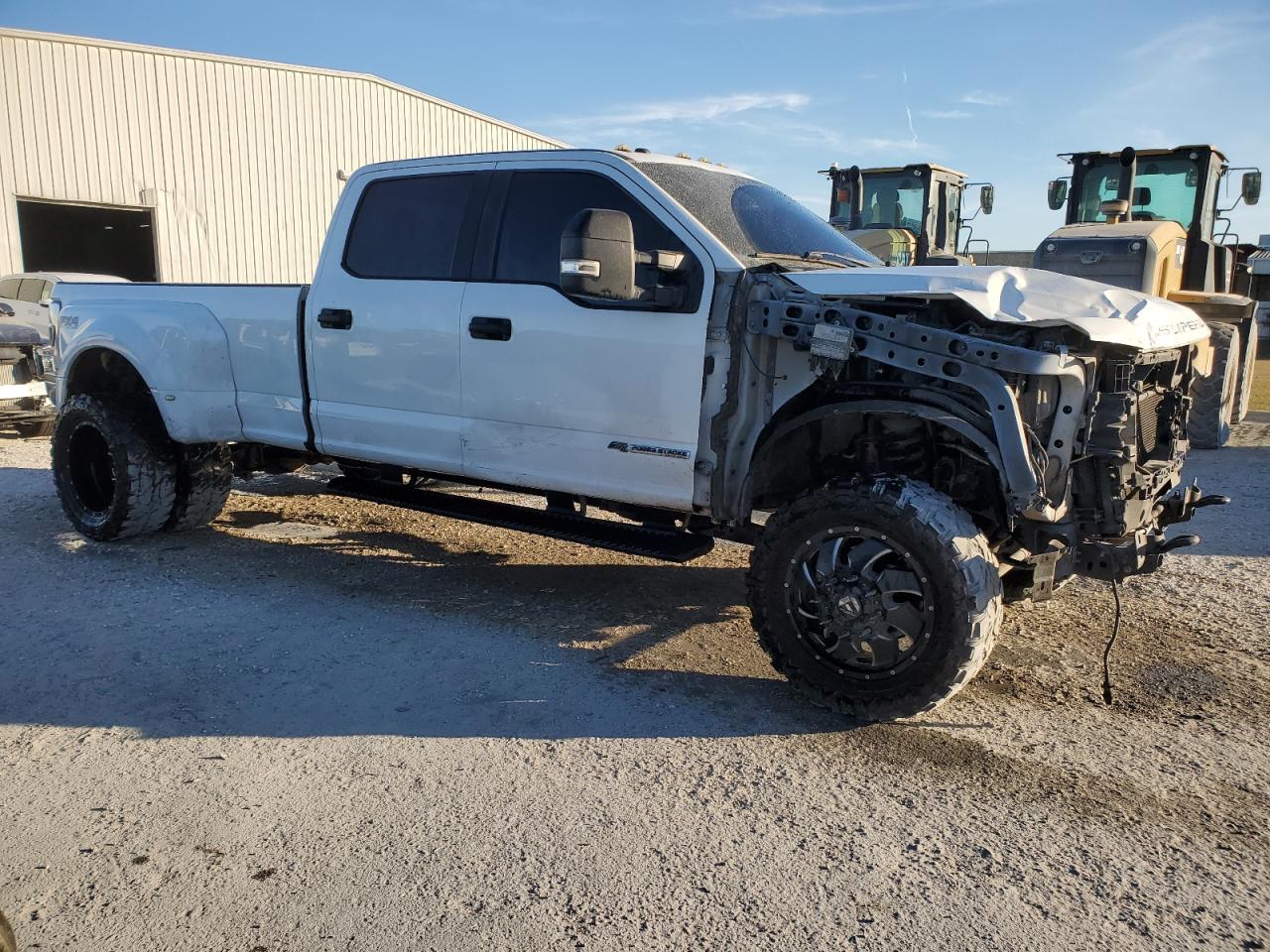 2017 Ford F350 VIN 1FT8W3DT1HEE68843 Copart auction photo, front end / side damage thumbnail 4