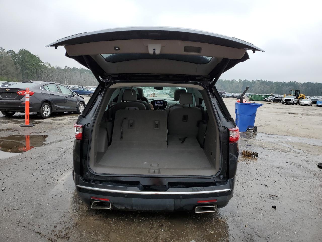 2020 Chevrolet Traverse VIN 1GNERKKWXLJ184992 Copart auction photo, rear end / side damage thumbnail 6