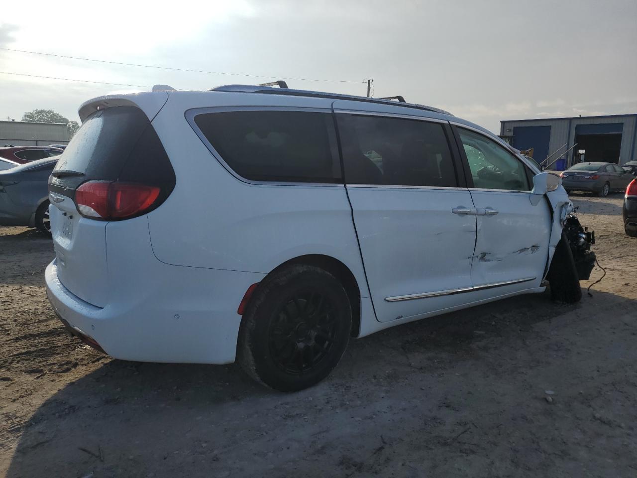 2017 Chrysler Pacifica VIN 2C4RC1EG6HR647983 Copart auction photo, front end / side damage thumbnail 3