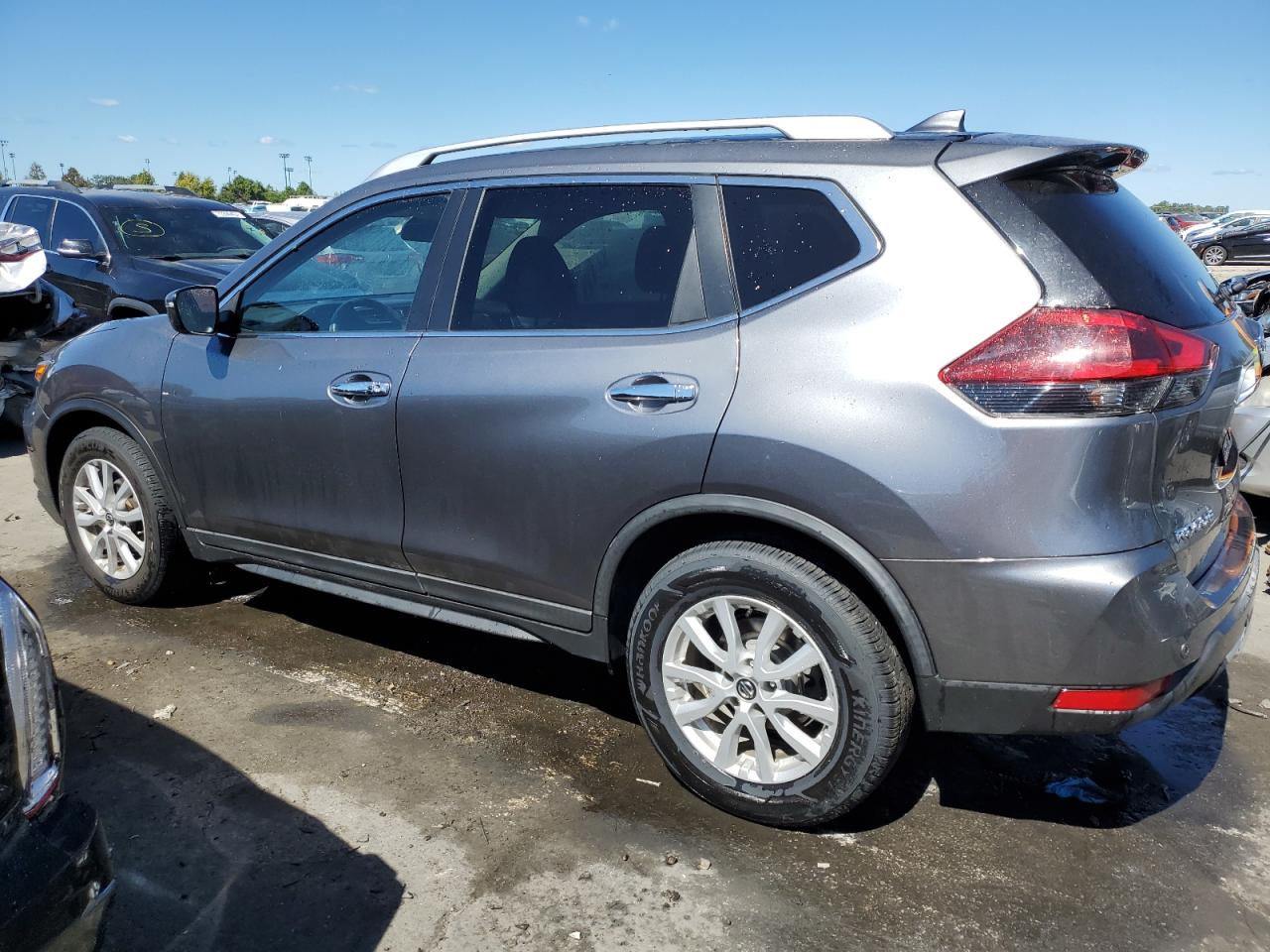 2020 Nissan Rogue VIN KNMAT2MT1LP526354 Copart auction photo, front end / side damage thumbnail 2