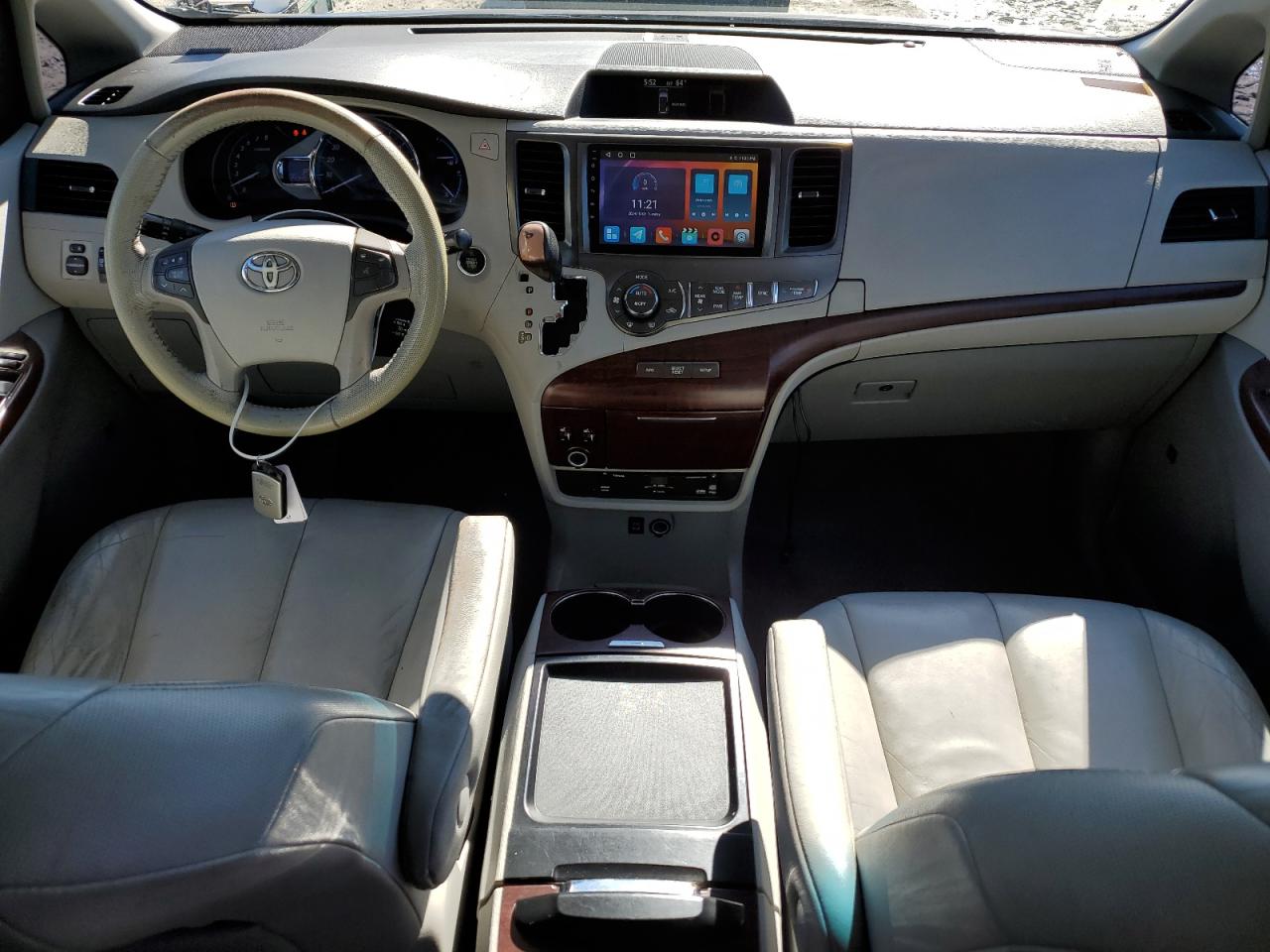 2011 Toyota Sienna VIN 5TDDK3DC5BS010704 Copart auction photo, front end damage thumbnail 8
