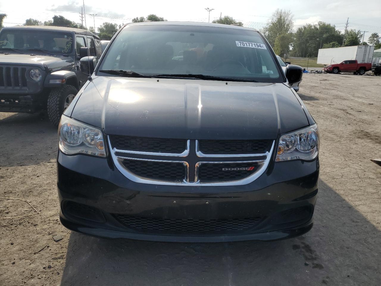 2013 Dodge Caravan VIN 2C4RDGCG8DR772075 Copart auction photo, side / front end damage thumbnail 5
