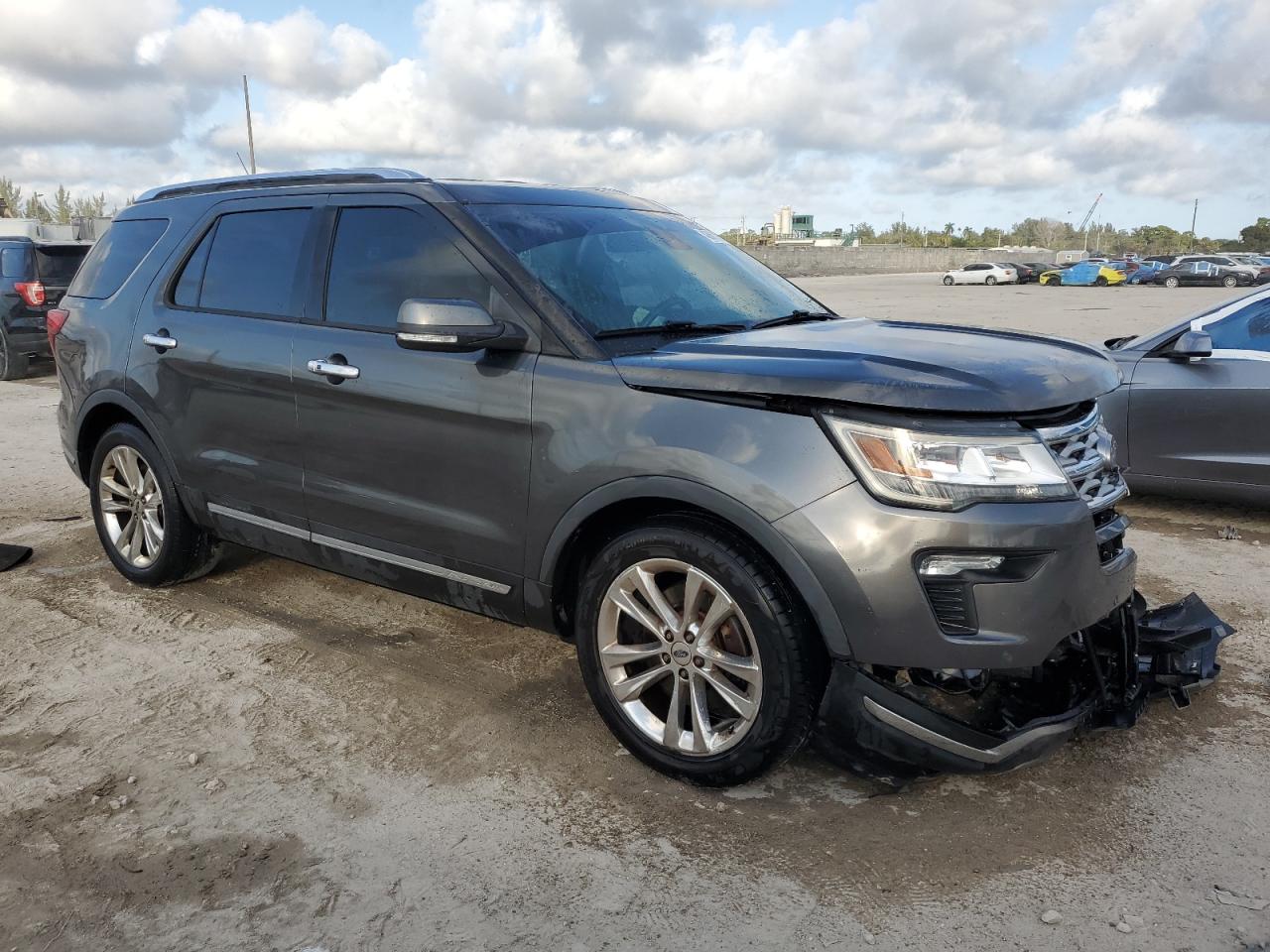 2018 Ford Explorer VIN 1FM5K7F89JGB63160 Copart auction photo, front end / mechanical damage thumbnail 4