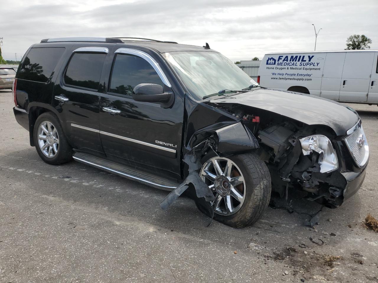 2010 GMC Yukon VIN 1GKUKEEF7AR153448 Copart auction photo, front end / undercarriage damage thumbnail 4