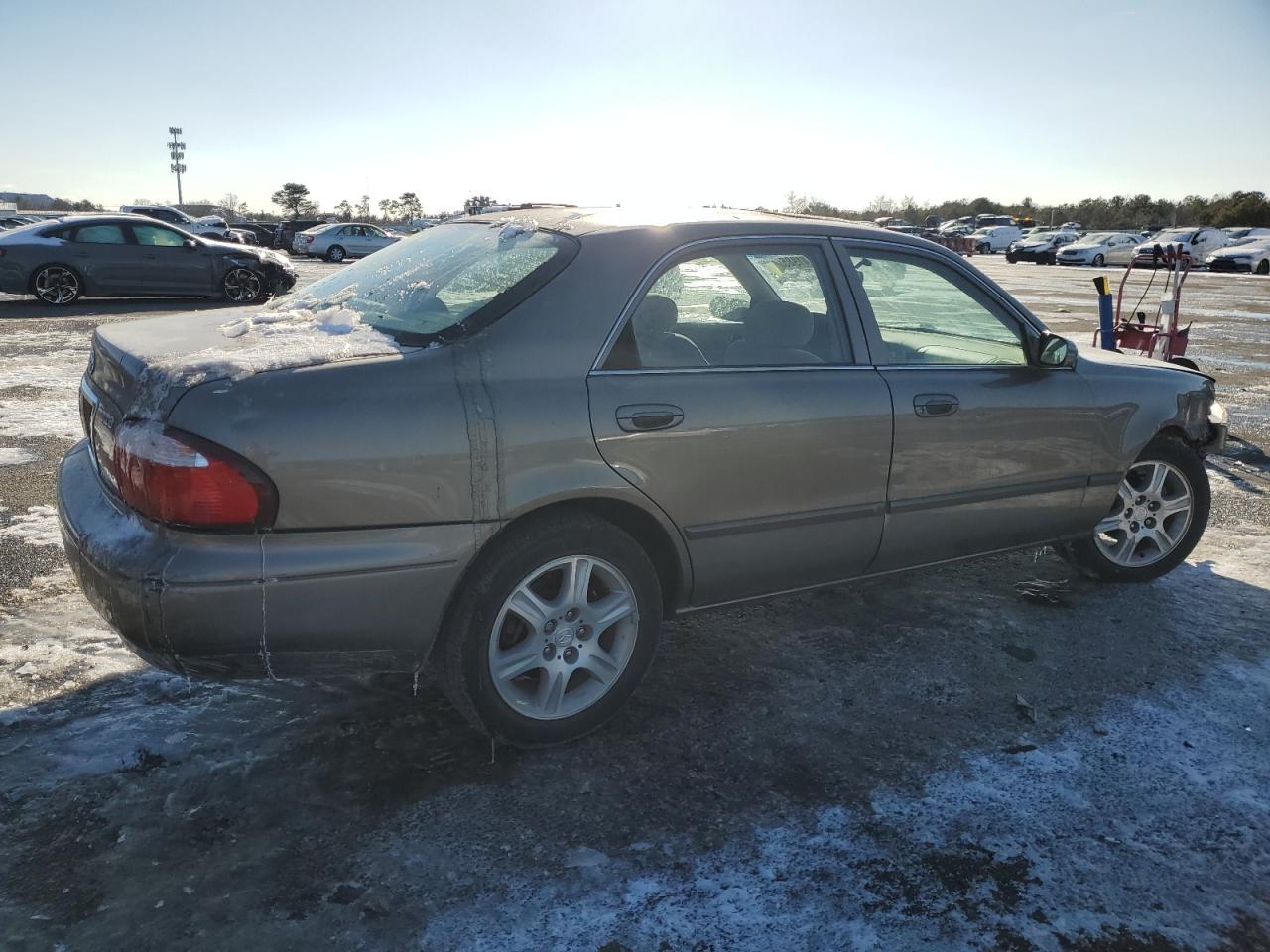 2001 Mazda 626 VIN 1YVGF22D815242283 Copart auction photo, front end / minor dent/scratches damage thumbnail 3