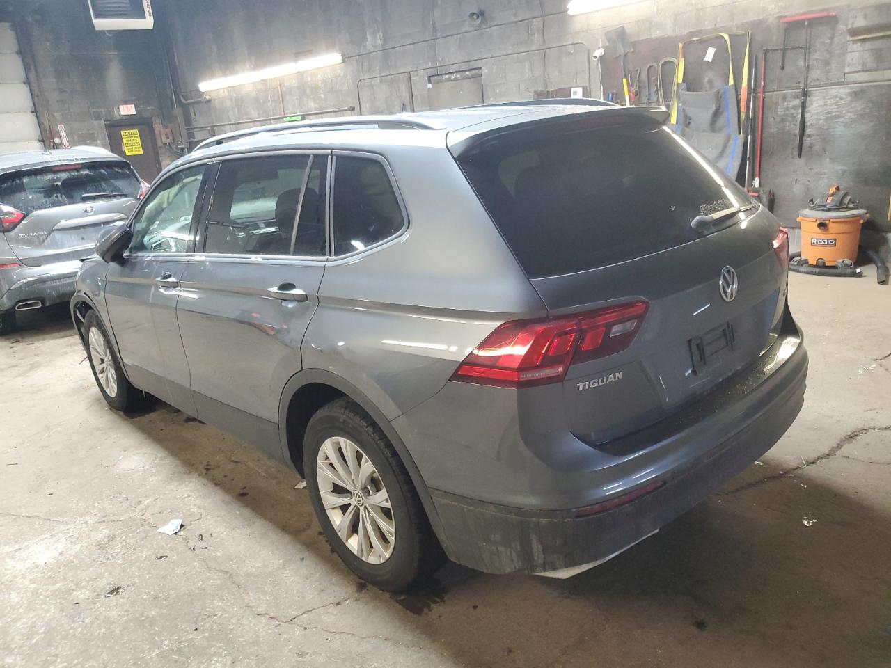 2018 Volkswagen Tiguan VIN 3VV0B7AX7JM017800 Copart auction photo, front end / rear end damage thumbnail 2
