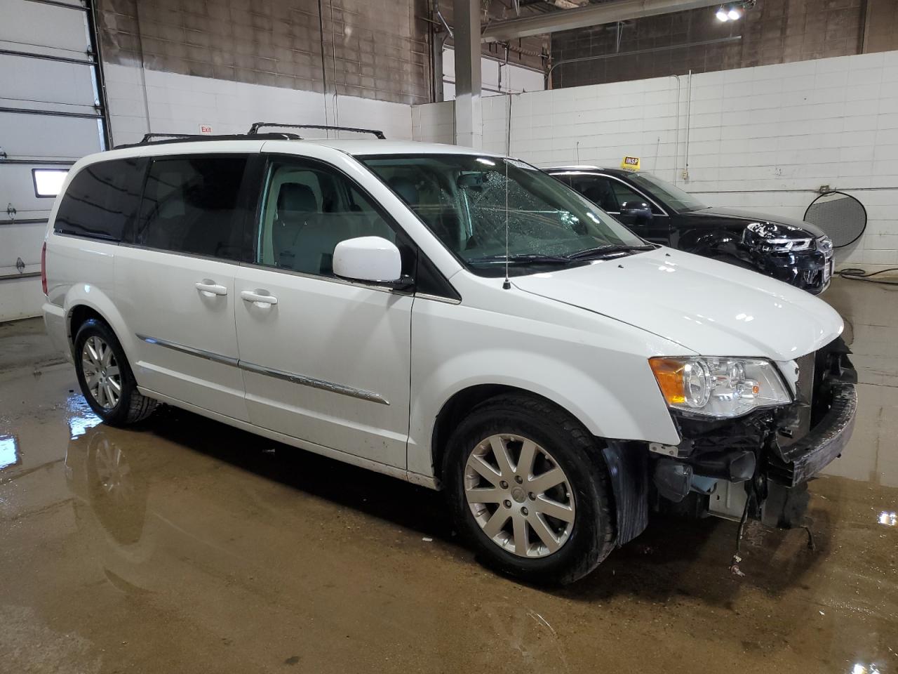 2016 Chrysler Town & Country VIN 2C4RC1BG5GR212763 Copart auction photo, front end / rear end damage thumbnail 4