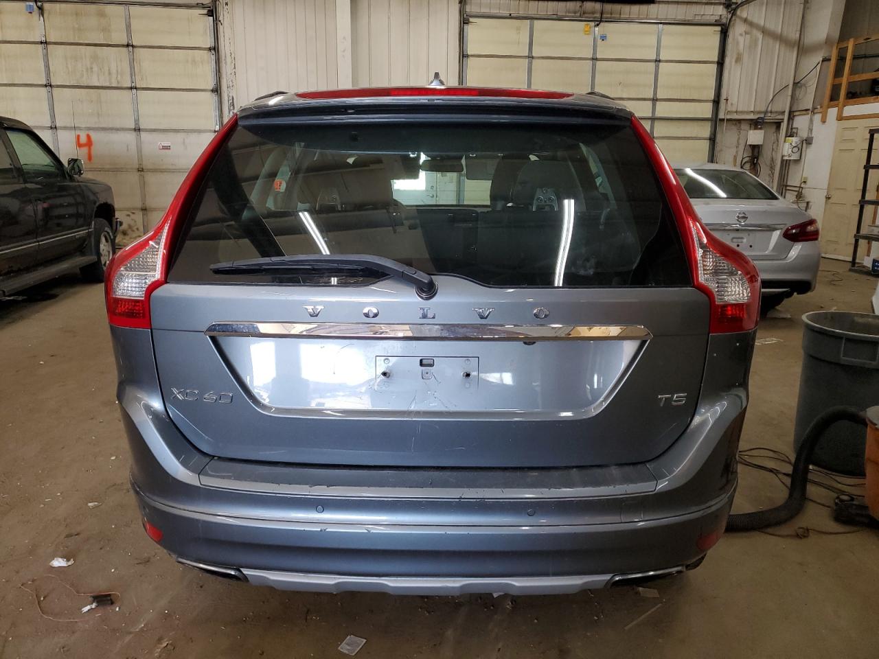 2017 Volvo XC60 VIN YV440MDJXH2076351 Copart auction photo, front end damage thumbnail 6