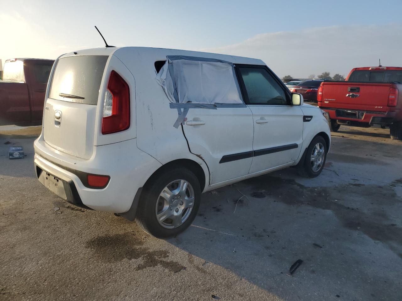 2013 KIA Soul VIN KNDJT2A50D7573091 Copart auction photo, vandalism / side damage thumbnail 3