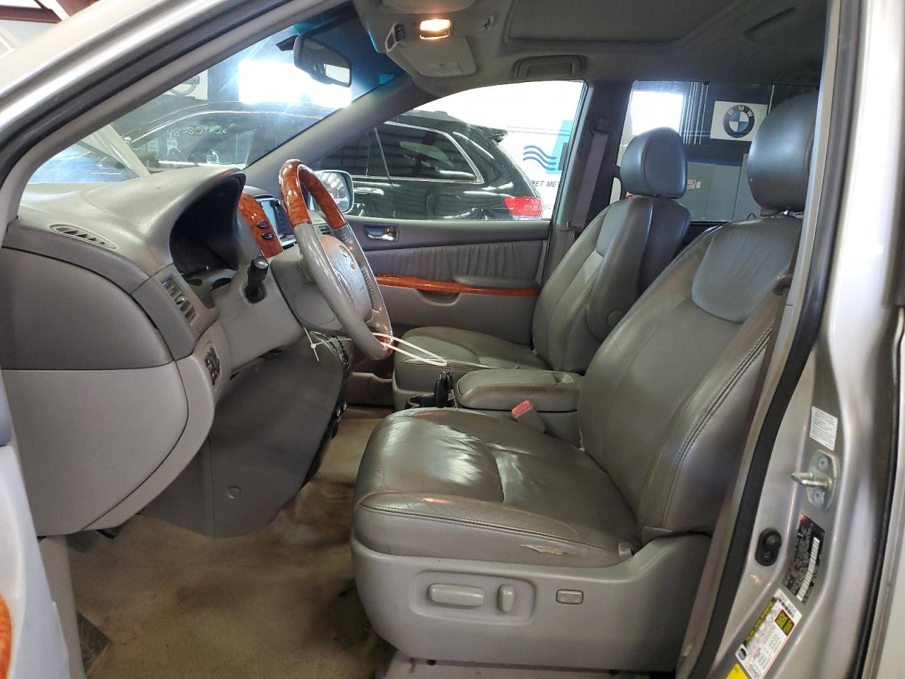 2008 Toyota Sienna VIN 5TDBK22C88S012167 Copart auction photo, minor dent/scratches damage thumbnail 7