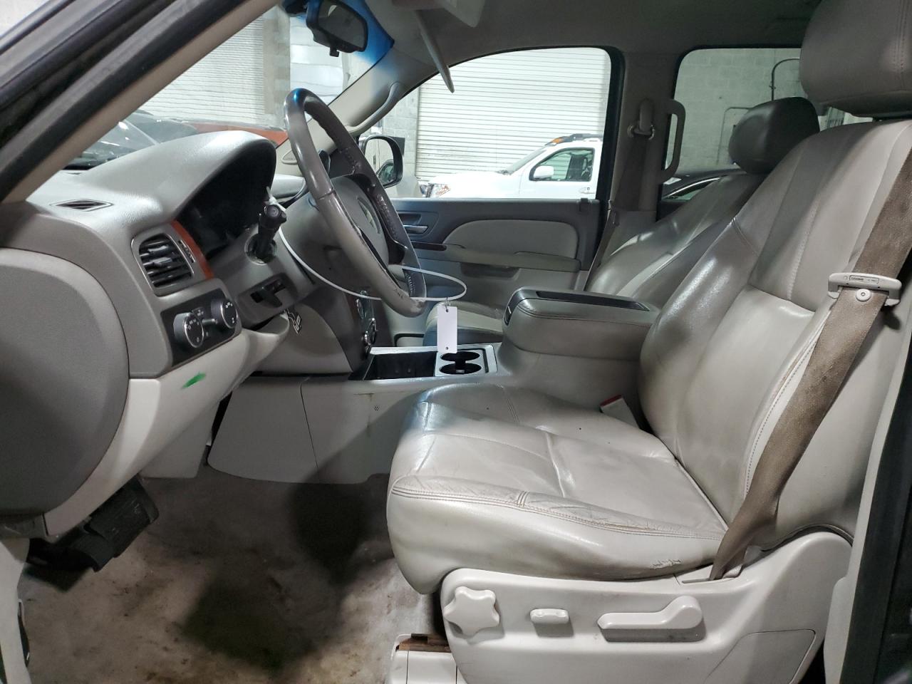 2010 Chevrolet Suburban VIN 1GNUKJE30AR212437 Copart auction photo, side / front end damage thumbnail 7