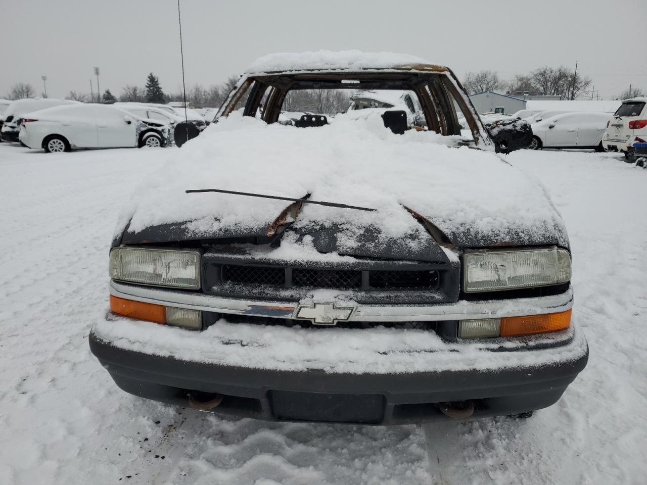2001 Chevrolet S-10 Pickup VIN 1GCDT13W81K260375 Copart auction photo, burn damage thumbnail 5
