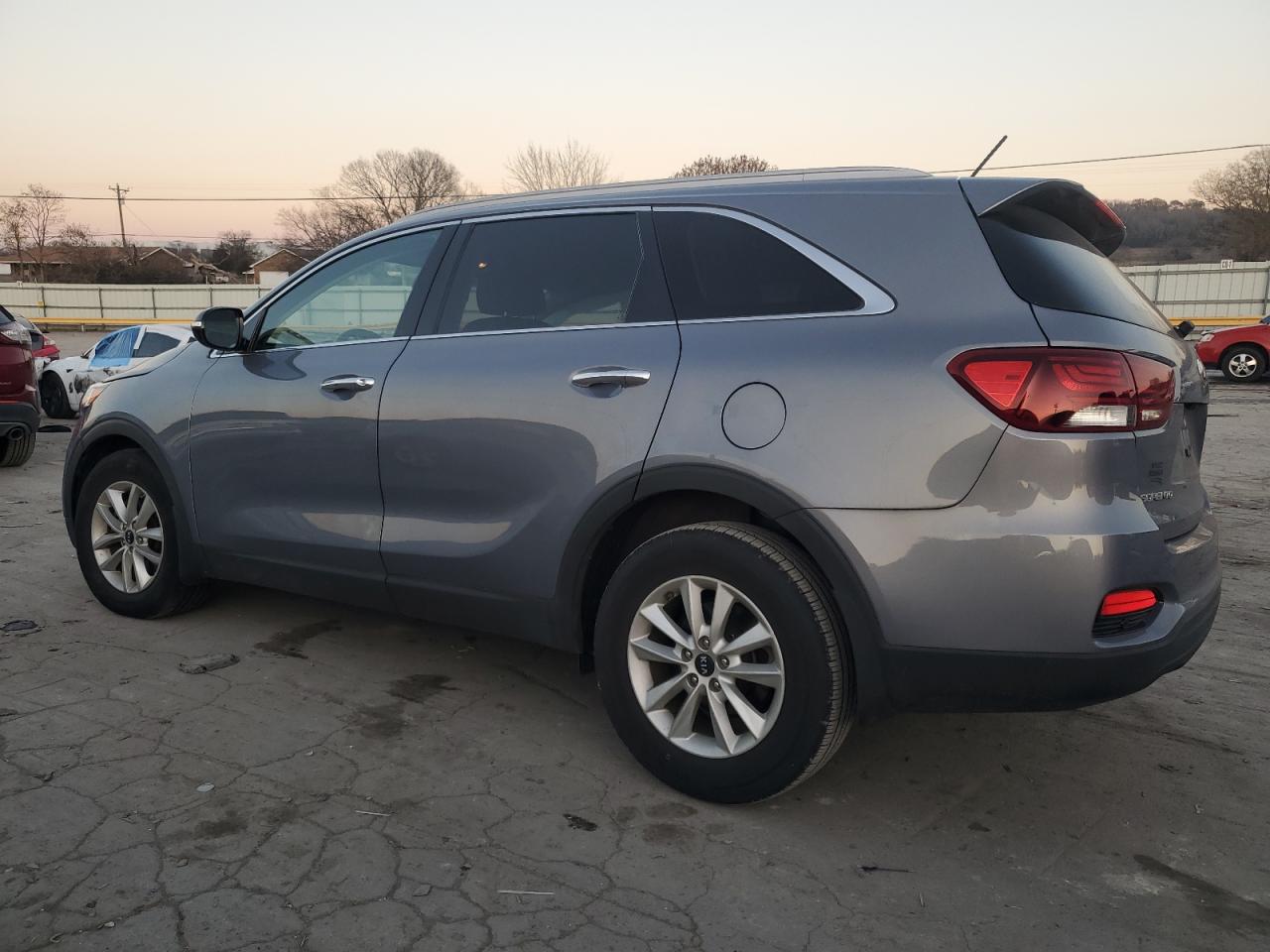 2020 KIA Sorento VIN 5XYPG4A36LG667082 Copart auction photo, front end damage thumbnail 2