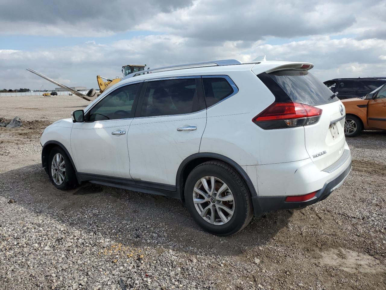 2017 Nissan Rogue VIN KNMAT2MT0HP524828 Copart auction photo, front end damage thumbnail 2
