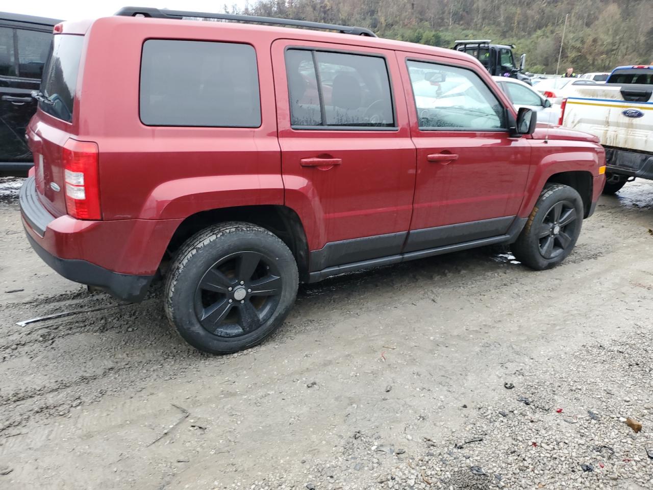 2016 Jeep Liberty (Patriot) VIN 1C4NJRFB6GD719305 Copart auction photo, front end / side damage thumbnail 3