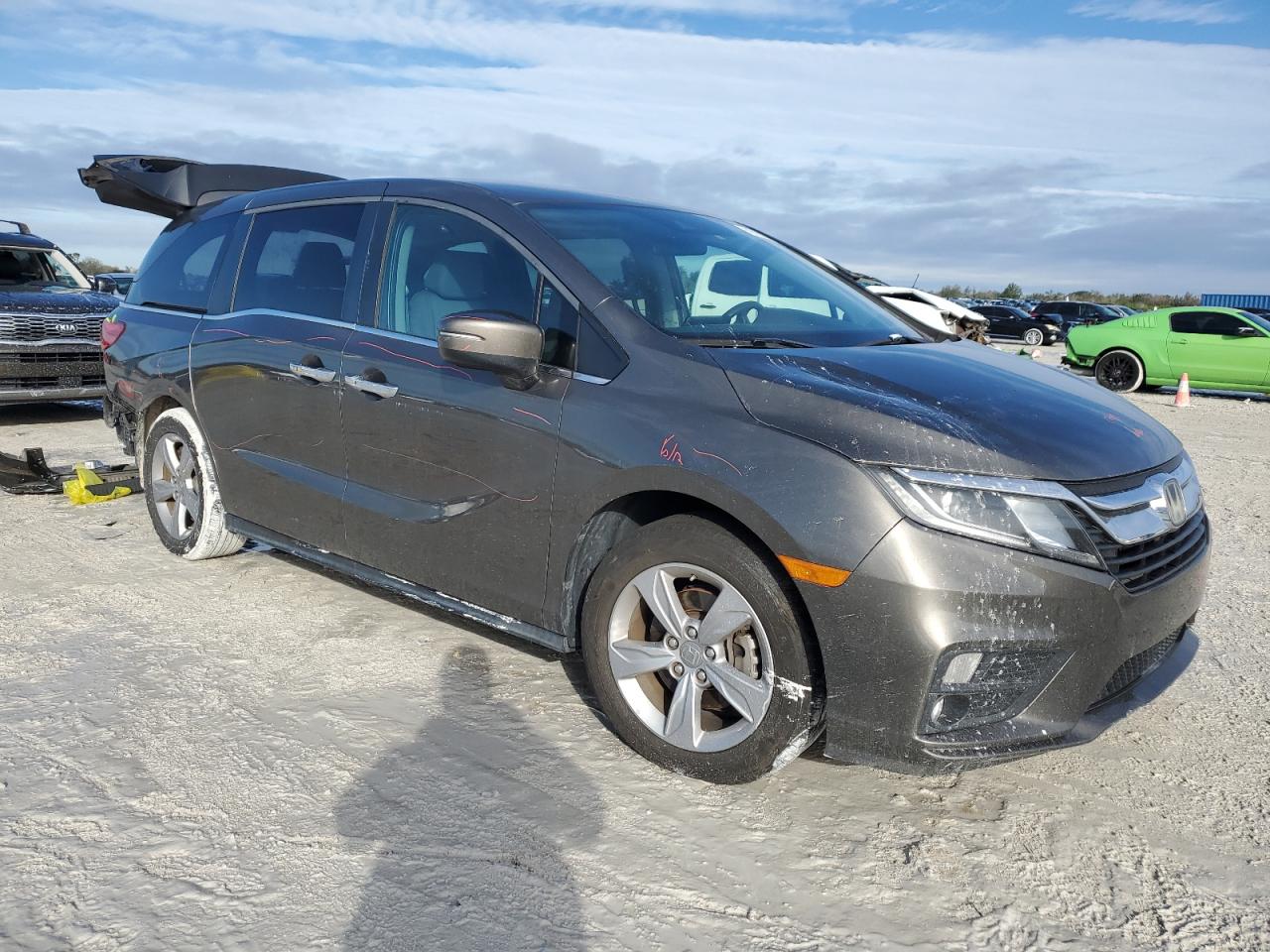 2019 Honda Odyssey VIN 5FNRL6H58KB138438 Copart auction photo, rear end / minor dent/scratches damage thumbnail 4