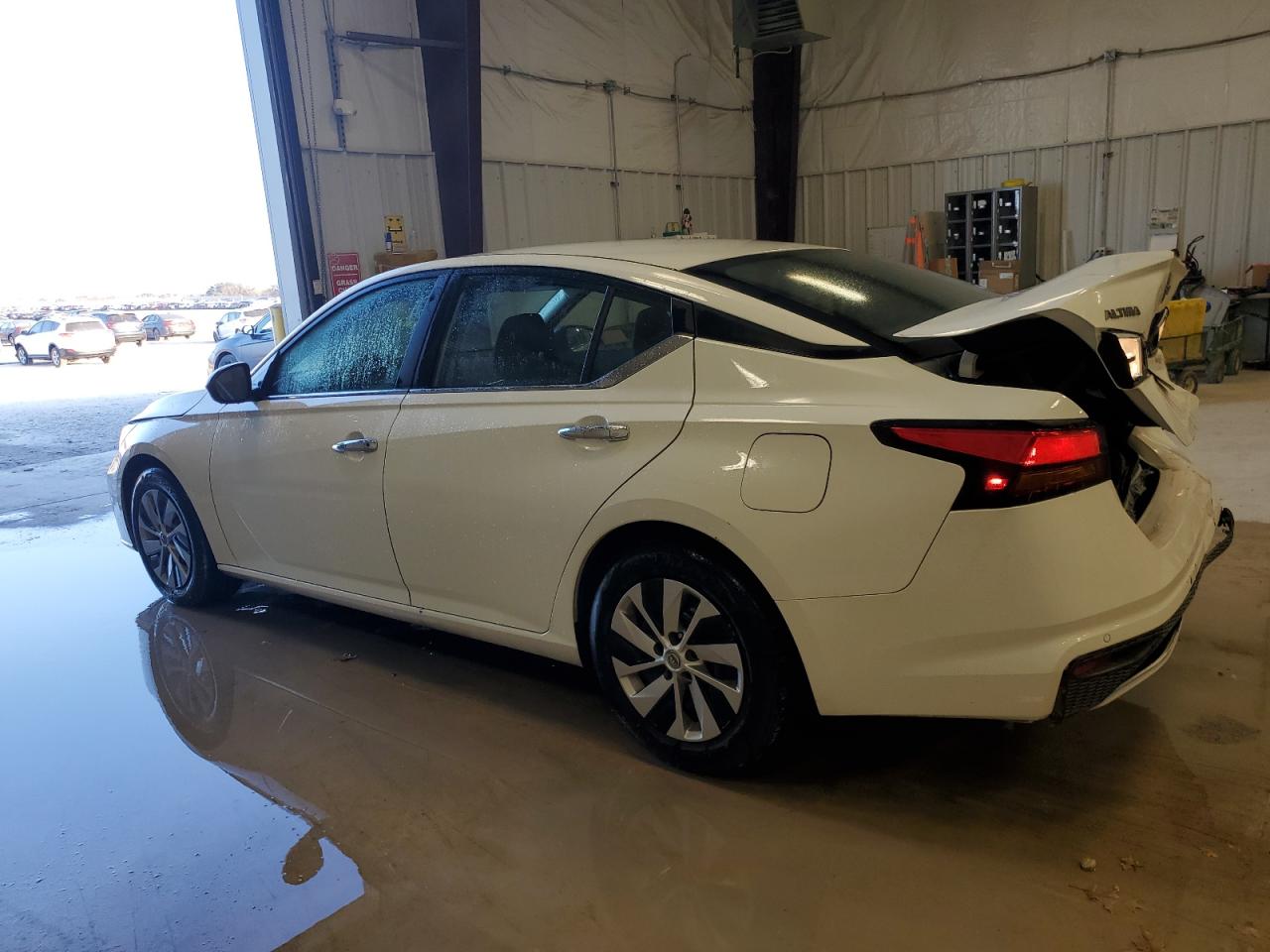 2024 Nissan Altima VIN 1N4BL4BV8RN420627 Copart auction photo, rear end / minor dent/scratches damage thumbnail 2