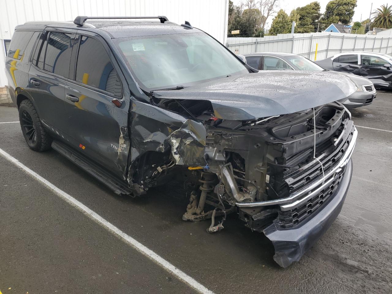 2021 Chevrolet Tahoe VIN 1GNSCMKT1MR340734 Copart auction photo, front end / side damage thumbnail 4