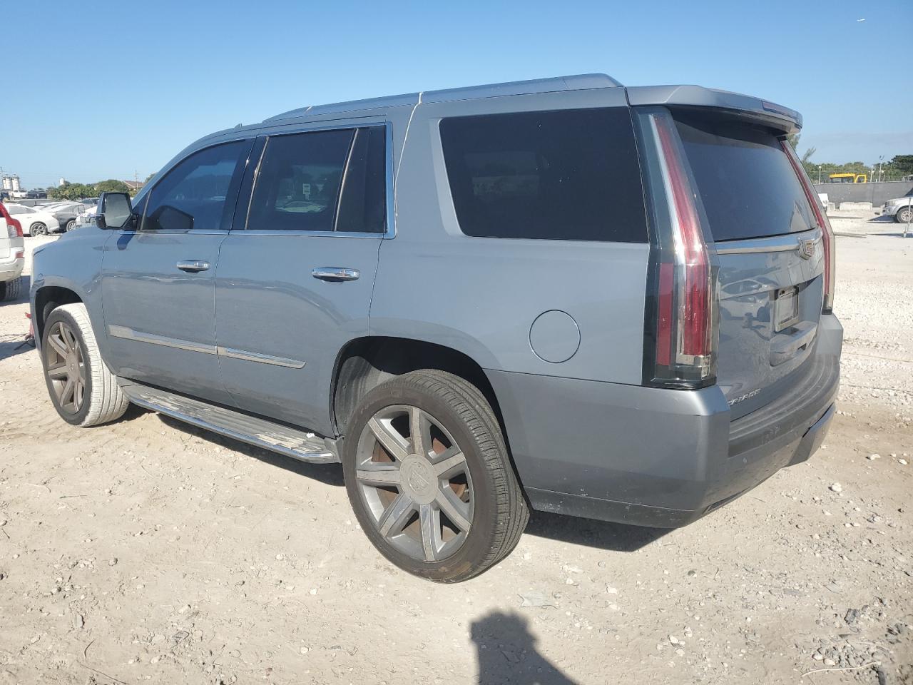 2016 Cadillac Escalade VIN 1GYS3BKJXGR462387 Copart auction photo, vandalism / minor dent/scratches damage thumbnail 2