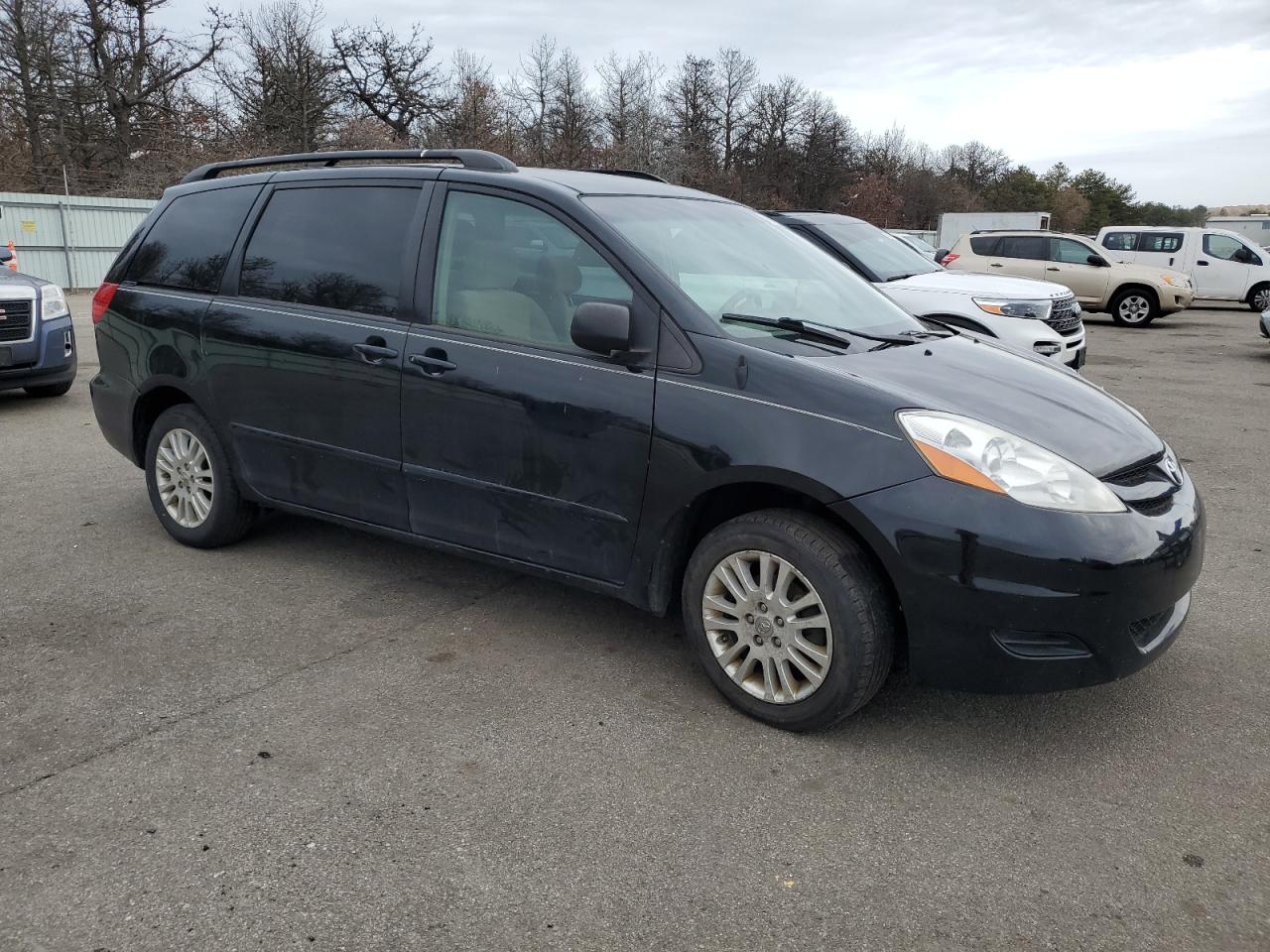 2008 Toyota Sienna VIN 5TDBK23C38S020708 Copart auction photo, front end / minor dent/scratches damage thumbnail 4