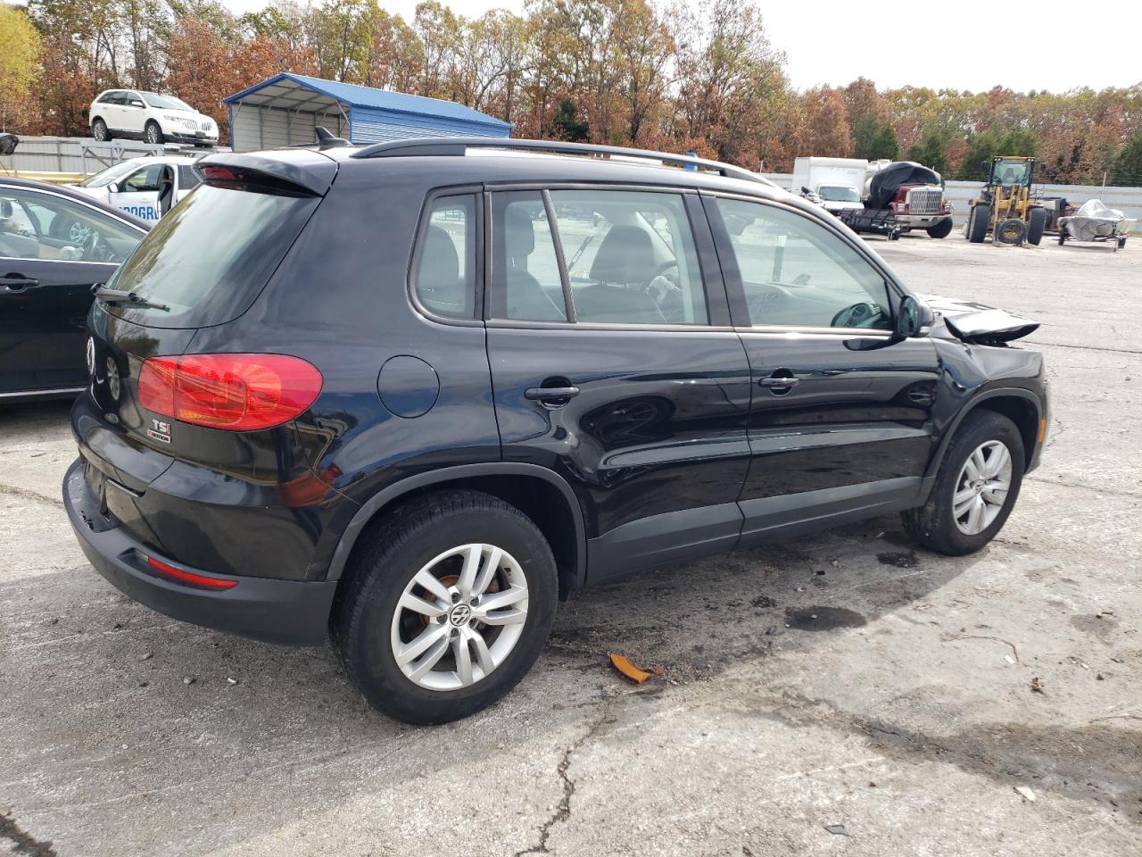2017 Volkswagen Tiguan VIN WVGBV7AX8HK011807 Copart auction photo, front end damage thumbnail 3