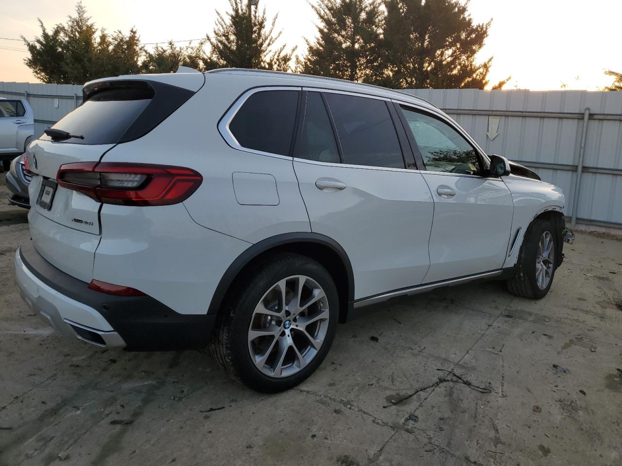2019 BMW X5 VIN 5UXCR6C58KLL31308 Copart auction photo, front end / side damage thumbnail 3