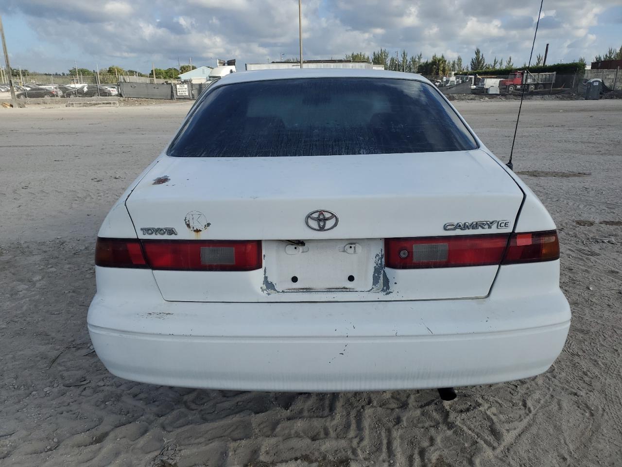 1998 Toyota Camry VIN 4T1BG22K7WU369367 Copart auction photo, side / minor dent/scratches damage thumbnail 6