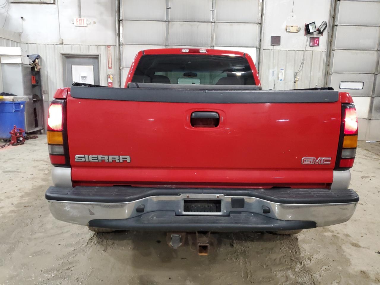 2005 GMC Sierra VIN 1GTEK19B95Z342771 Copart auction photo, side damage thumbnail 6