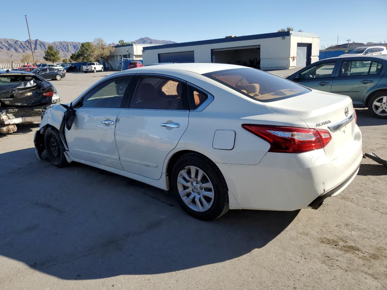 2017 Nissan Altima VIN 1N4AL3AP7HN322566 Copart auction photo, front end / side damage thumbnail 2