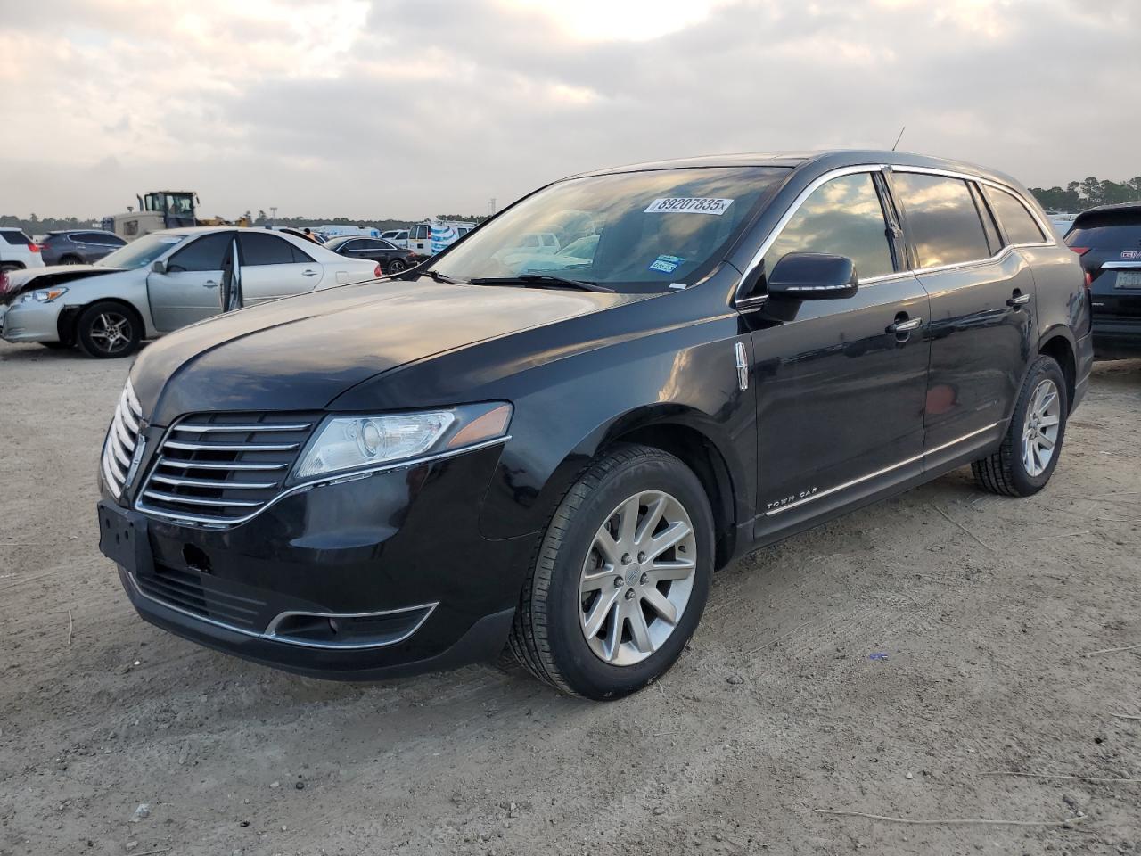 2018 Lincoln MKT VIN 2LMHJ5NK8JBL02451 - Copart auction photo