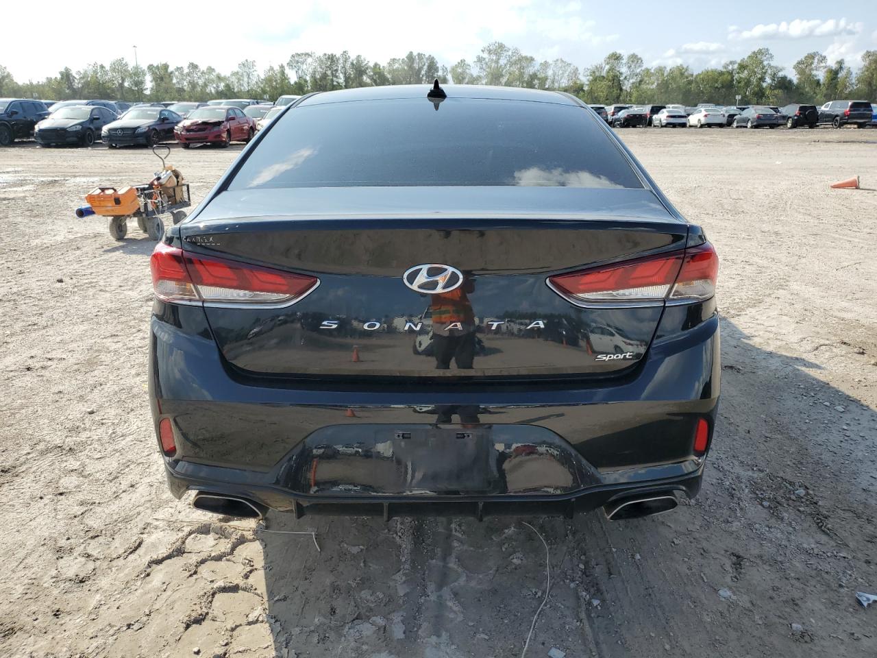 2018 Hyundai Sonata VIN 5NPE34AF6JH724349 Copart auction photo, front end / side damage thumbnail 6