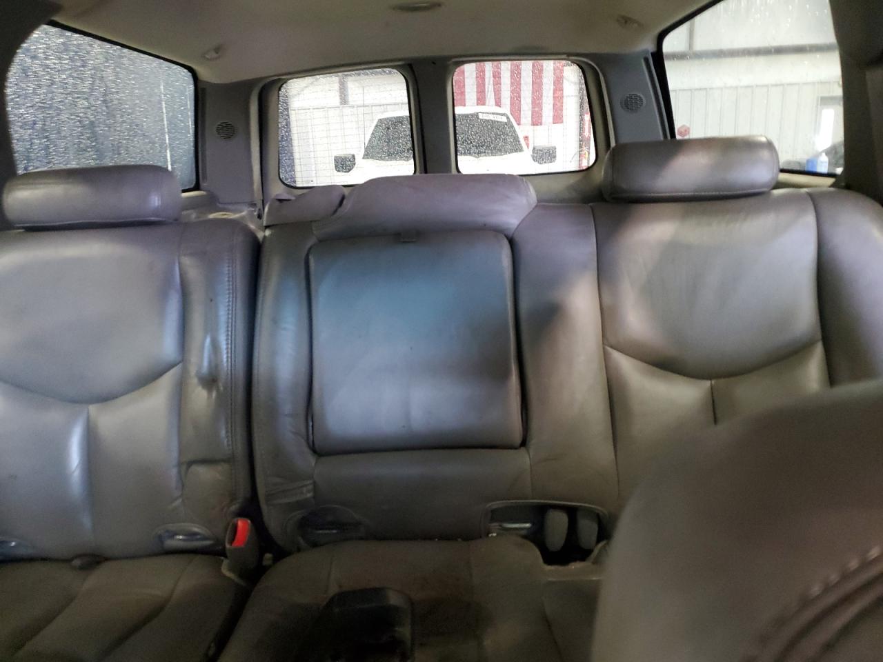 2003 Chevrolet Suburban VIN 3GNFK16T23G306247 Copart auction photo, front end damage thumbnail 10