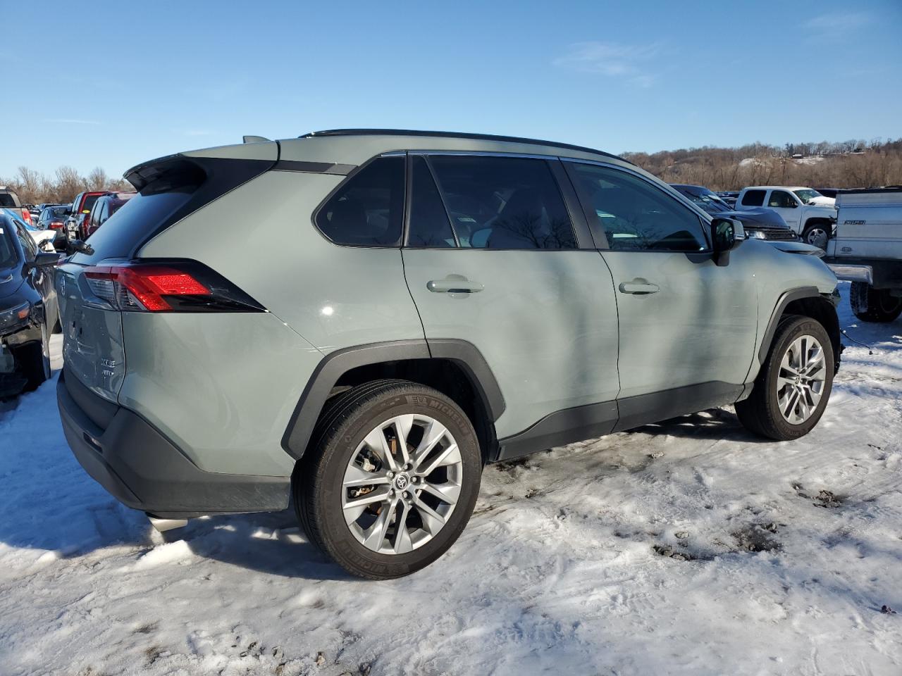2021 Toyota RAV 4 VIN 2T3A1RFV9MW208551 Copart auction photo, front end damage thumbnail 3
