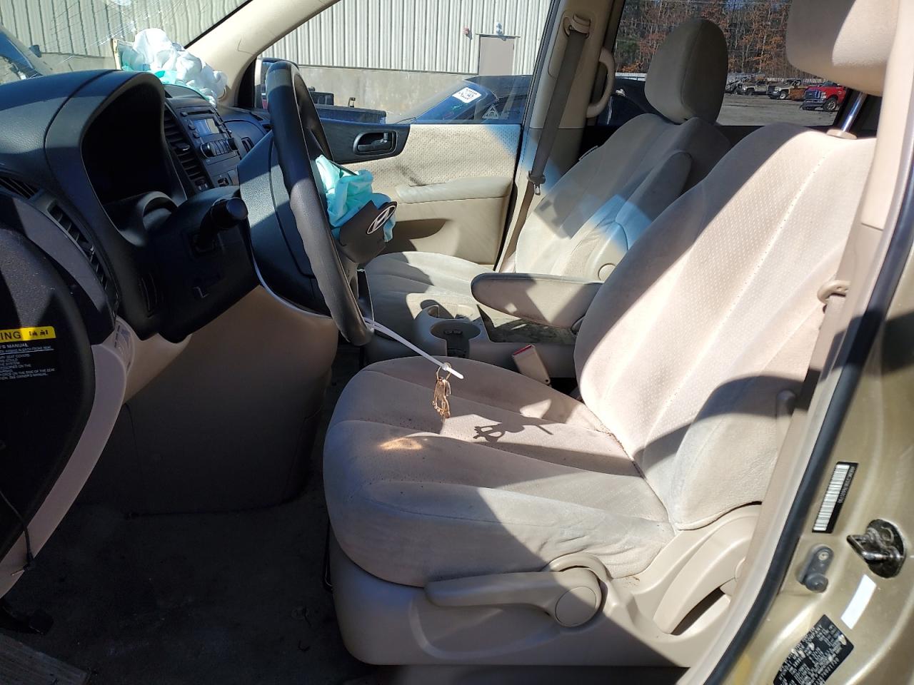 2007 Hyundai Entourage VIN KNDMC233676021730 Copart auction photo, front end / minor dent/scratches damage thumbnail 7