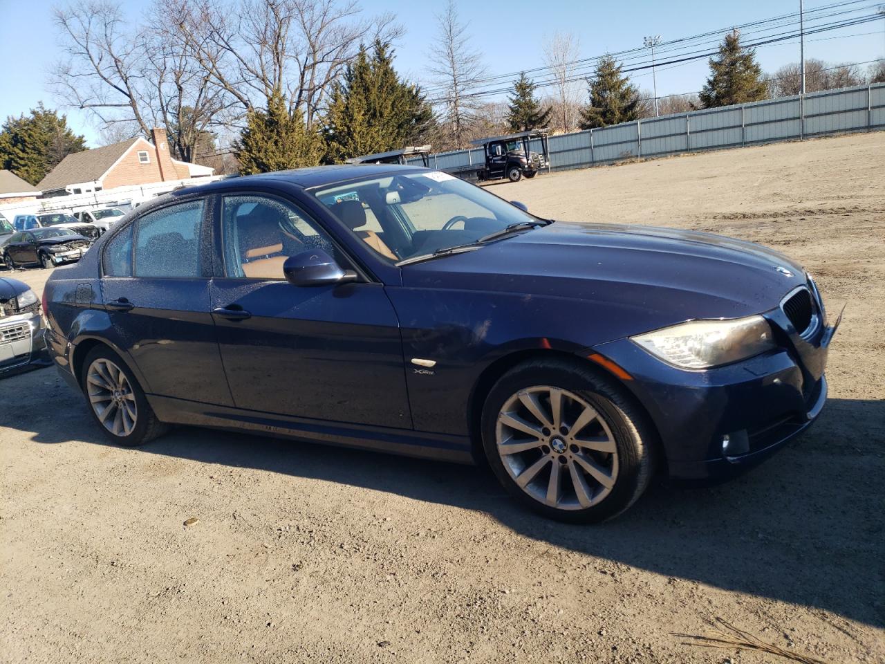 2011 BMW 3er VIN WBAPK7C53BA972260 Copart auction photo, front end / minor dent/scratches damage thumbnail 4
