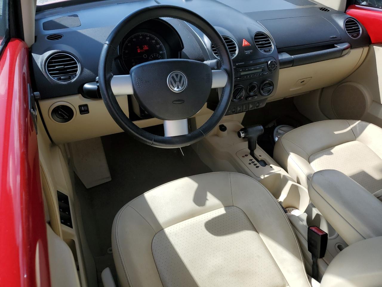 2010 Volkswagen Beetle VIN 3VWRW3AL2AM007351 Copart auction photo, water/flood / minor dent/scratches damage thumbnail 8