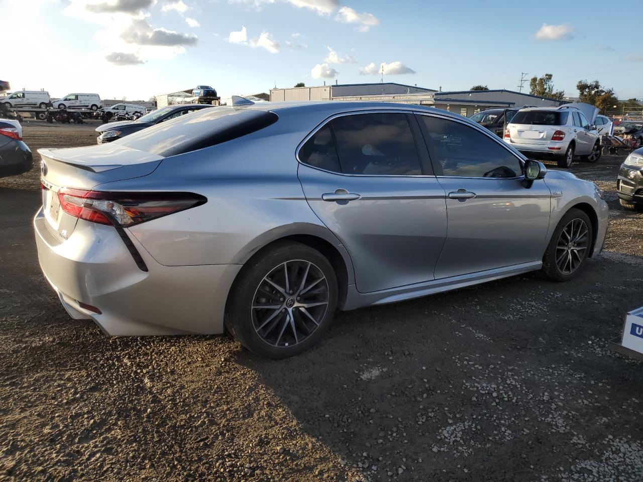 2021 Toyota Camry VIN 4T1G31AK6MU557744 Copart auction photo, minor dent/scratches damage thumbnail 3