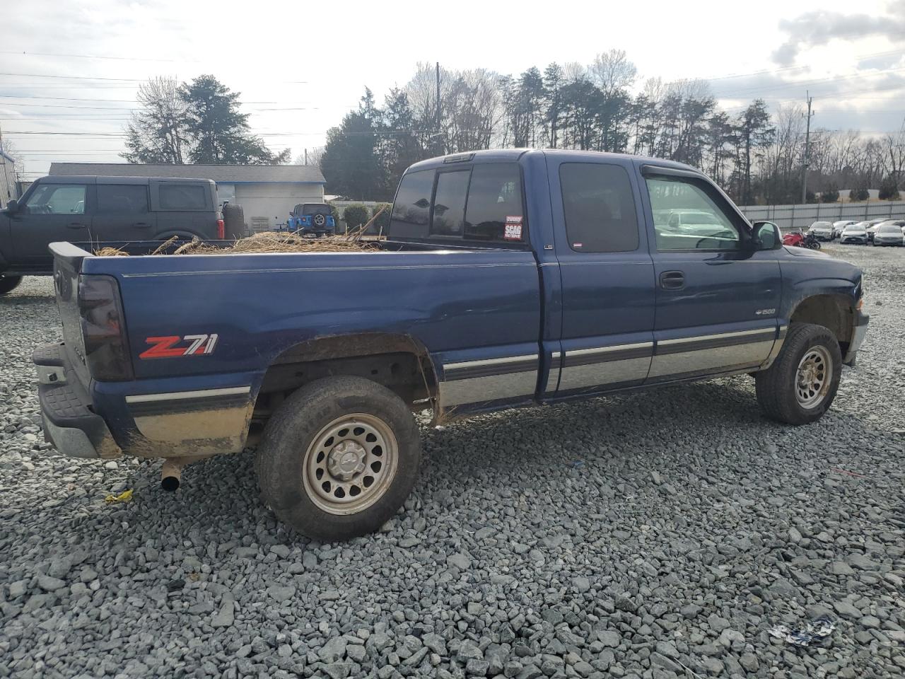 2000 Chevrolet Silverado VIN 2GCEK19T1Y1119176 Copart auction photo, front end / minor dent/scratches damage thumbnail 3