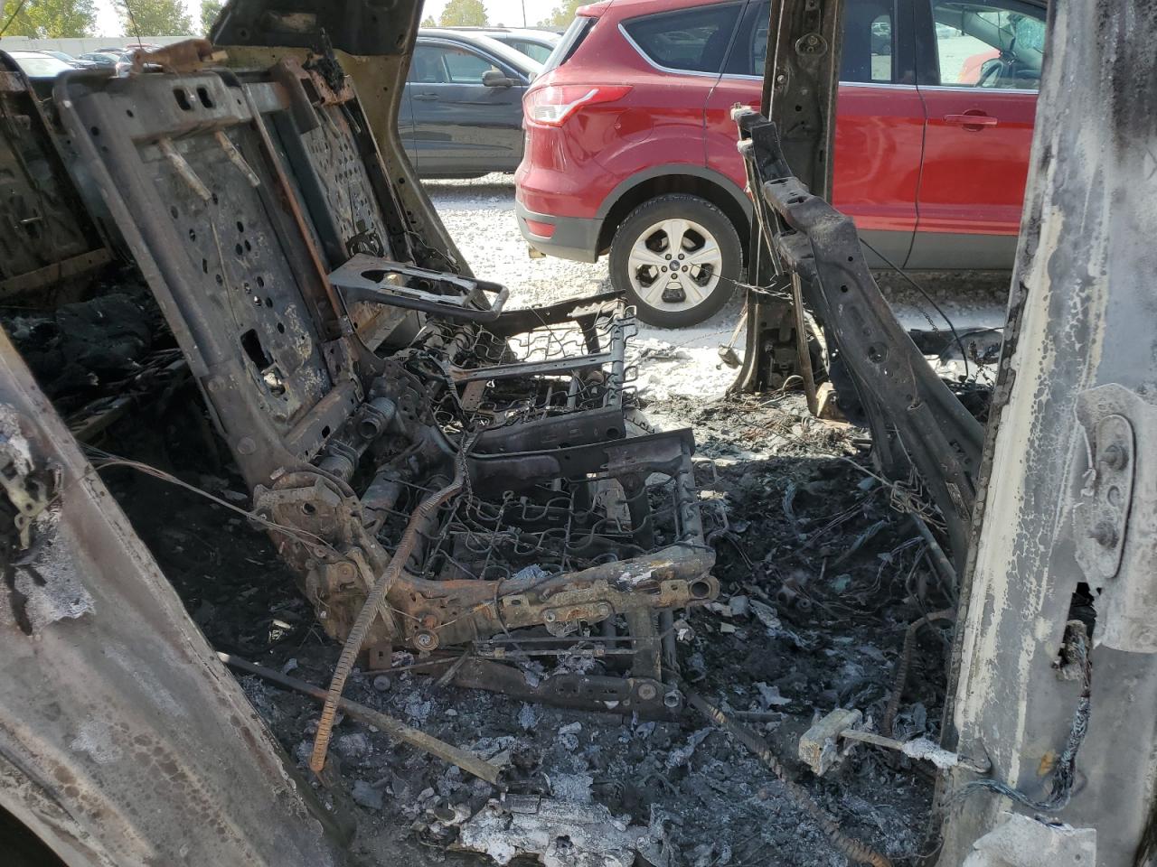 2021 GMC Yukon VIN 1GKS2BKD1MR272514 Copart auction photo, burn damage thumbnail 11
